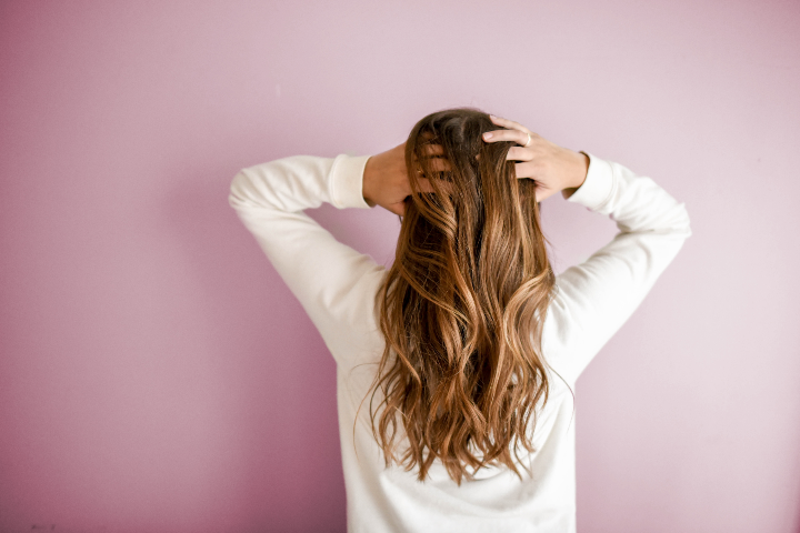 ¿Por qué mi cabello se engrasa tan rápido?