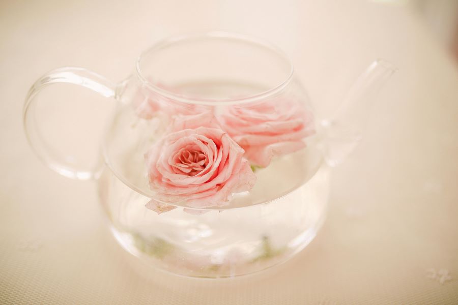 ¿El agua de rosas es buena para la piel?