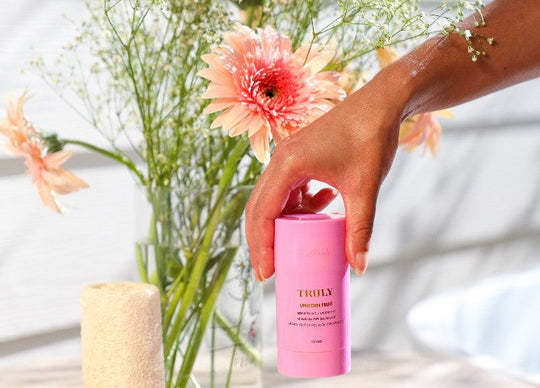 5 momentos icónicos en los que las celebridades adoptaron el vello corporal