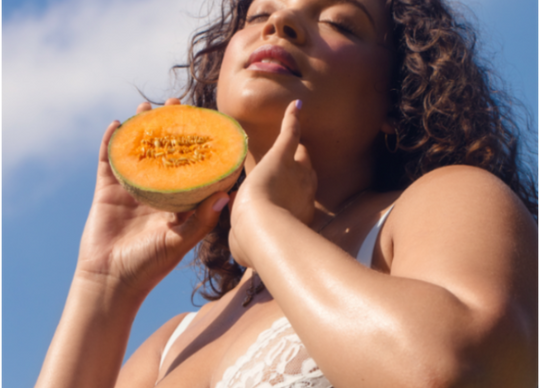 Esta fruta reafirma los senos. ¿Cómo?