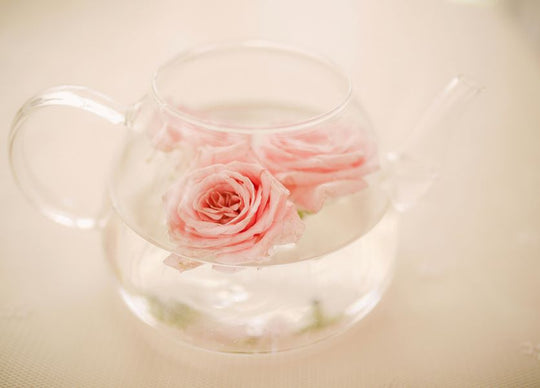 ¿El agua de rosas es buena para la piel?