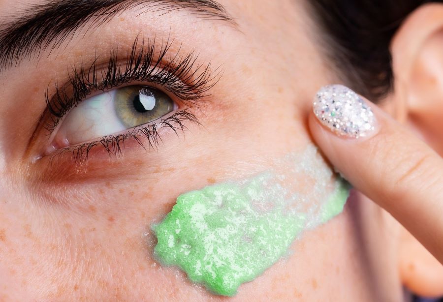 matcha benefits for skin | Woman applying green matcha scrub to face